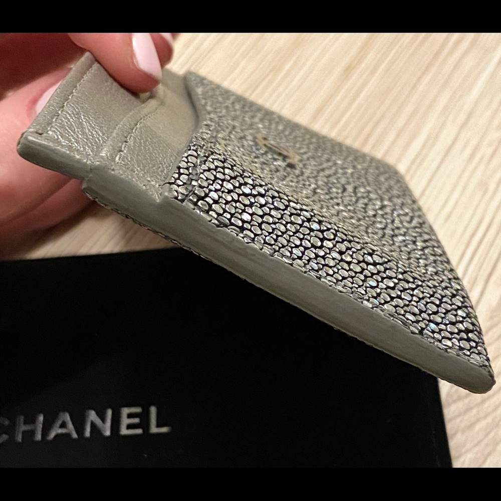 Chanel Stringray Cardholder - Picture 5 of 10